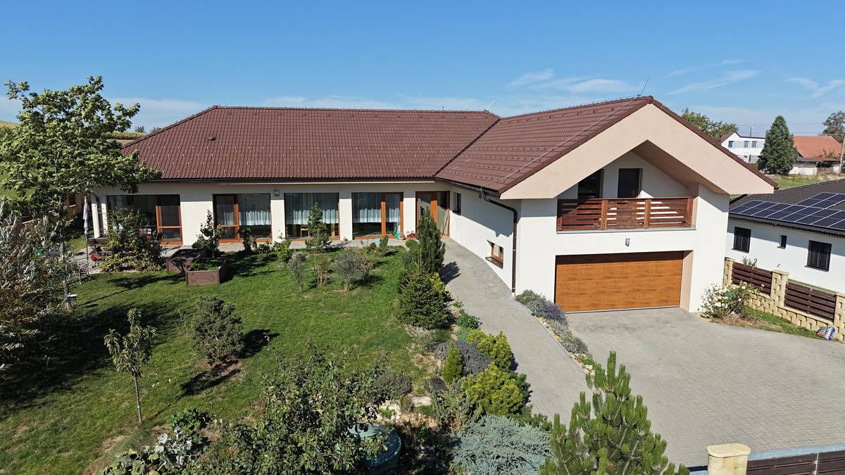 Prodej rodinného domu 247 m², pozemek 966 m²